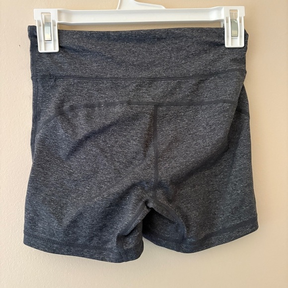 GapFit Gray Bike Shorts Women’s Size Small Activewear - Picture 2 of 3